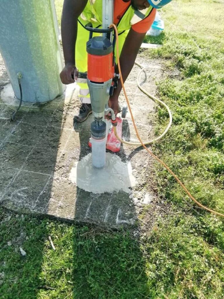 Carotaggio su plinto in calcestruzzo di torre faro