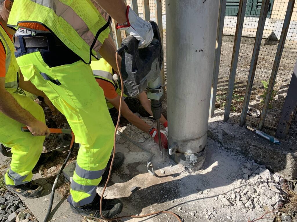 Demolizione colletto di cemento e guaina