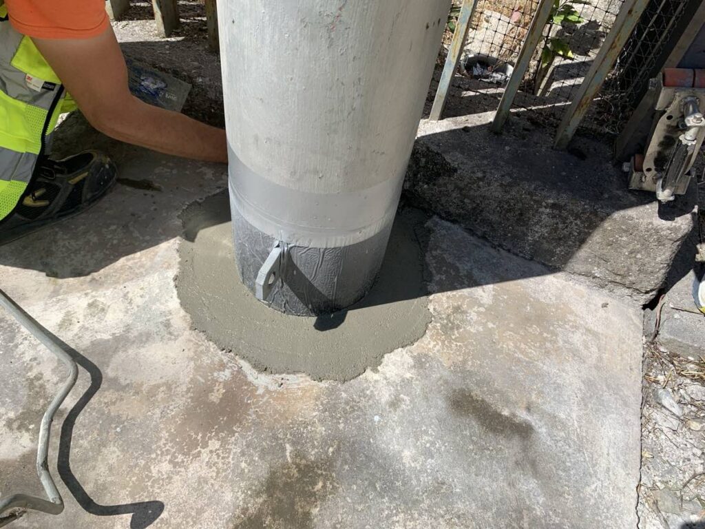Installazione nuova guaina con strato di zinco e ripristino del nuovo colletto cementizio